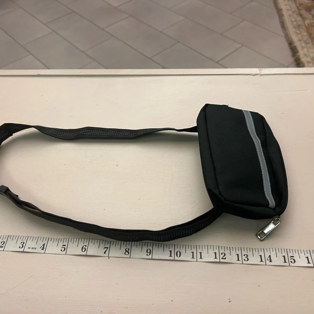 Pet Leash Black and Gray with carrying Bag—gorgeous and handy! Like new